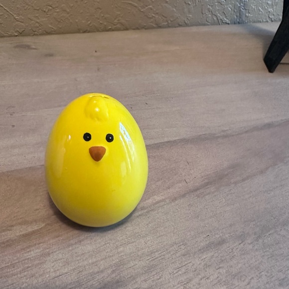 Easter Bunny and Chick Ceramic Salt and Pepper Set - Picture 4 of 6